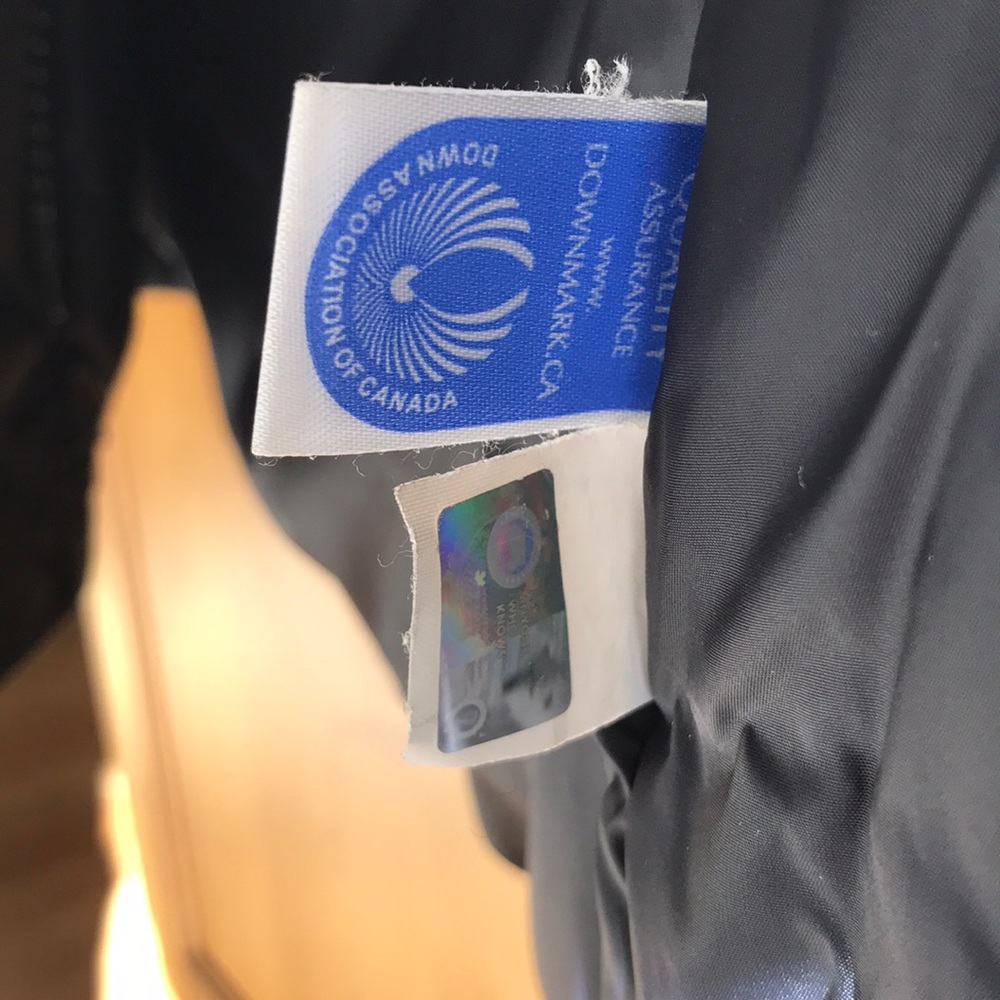 ❗️SOLD ON MERC. 1/25/19 Canada Goose Montebello Sm - Picture 8 of 8